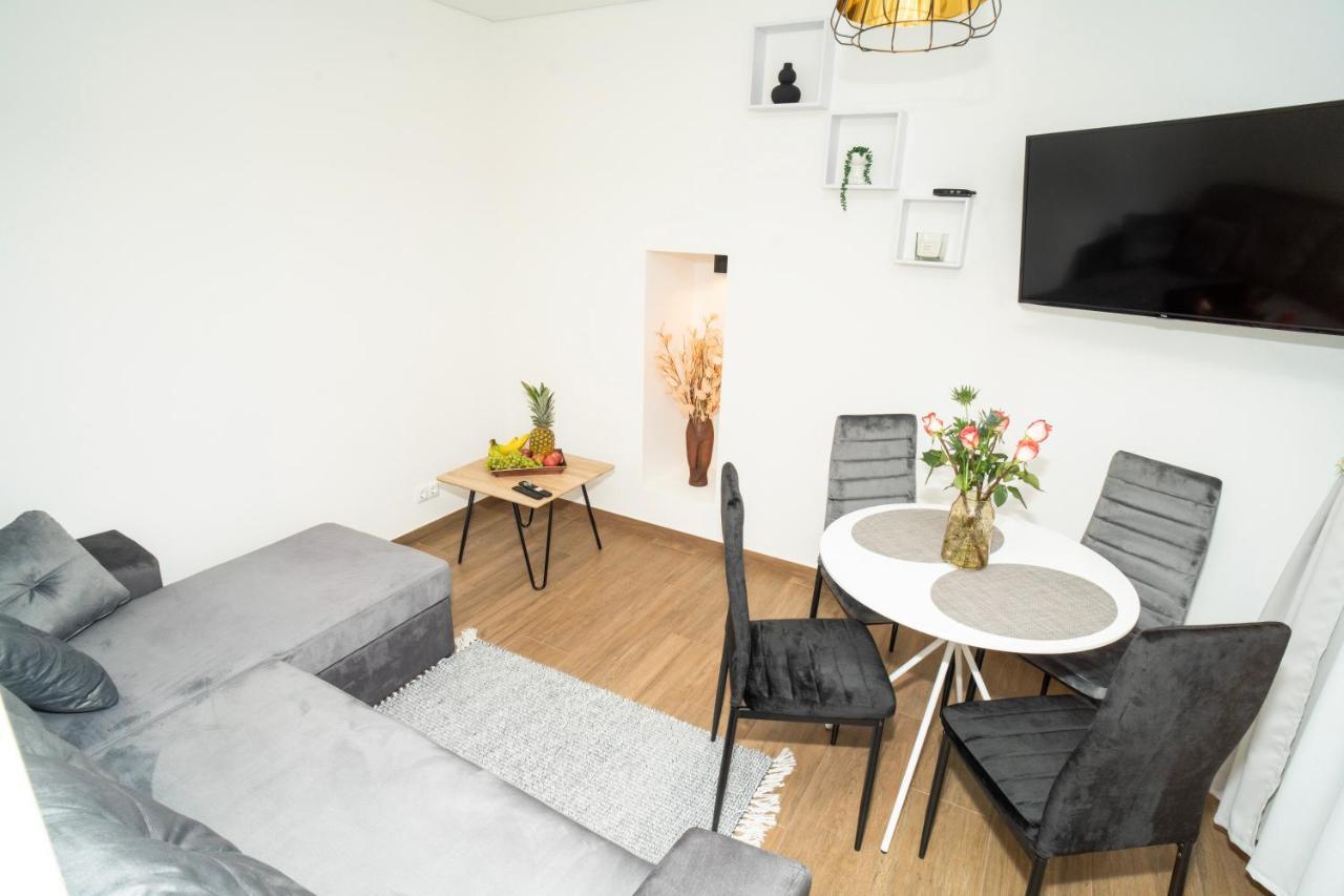 Downhill Apartment On The Groundfloor Kaunas Eksteriør billede